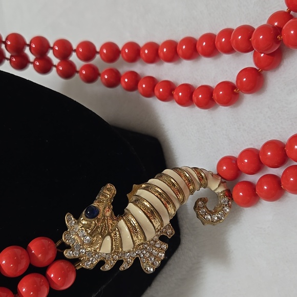 Seahorse Pendant Necklace - Picture 5 of 8